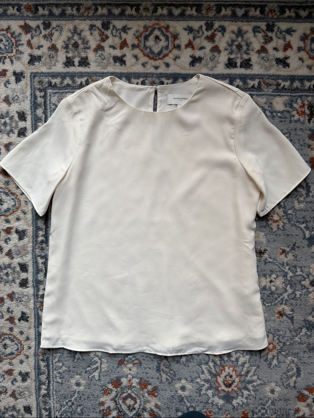 NWOT Banana Republic Short-Sleeve Silk Top in Cream